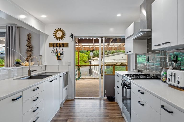Photo of property in 592 Kanohi Road, Kaukapakapa, 0873