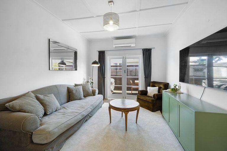 Photo of property in 15b Atiawa Street, Glen Avon, New Plymouth, 4312