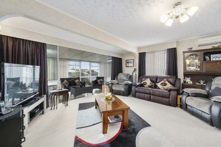 Photo of property in 22 Gray Avenue, Paraparaumu Beach, Paraparaumu, 5032