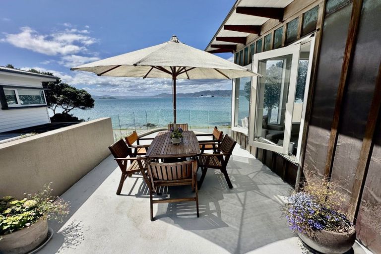 Photo of property in 353a Karaka Bay Road, Karaka Bays, Wellington, 6022