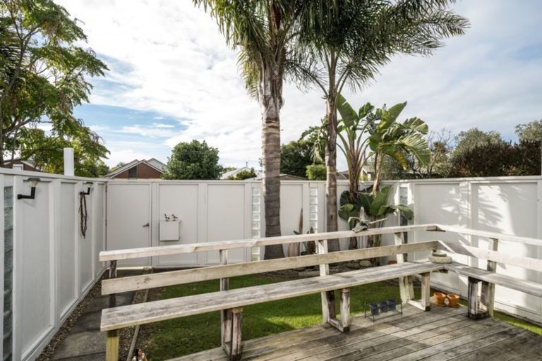 Photo of property in 1/4 Tahara Crescent, Mount Maunganui, 3116