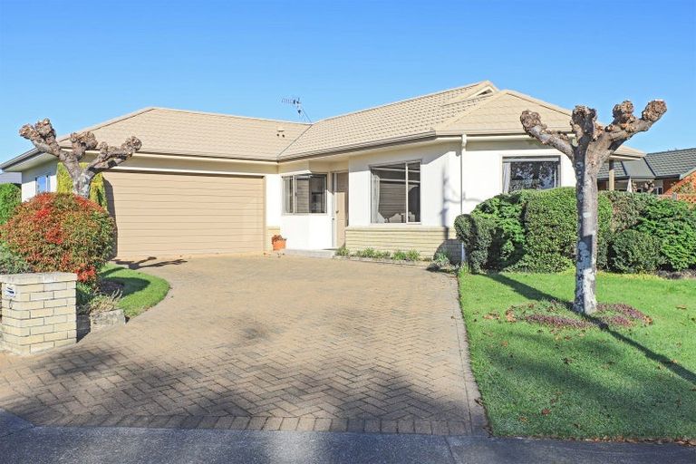 Photo of property in 6 Flemington Place, Taradale, Napier, 4112