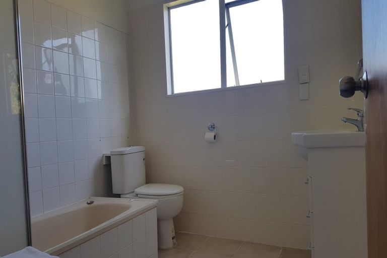 Photo of property in 2/276 East Coast Road, Milford, Auckland, 0620