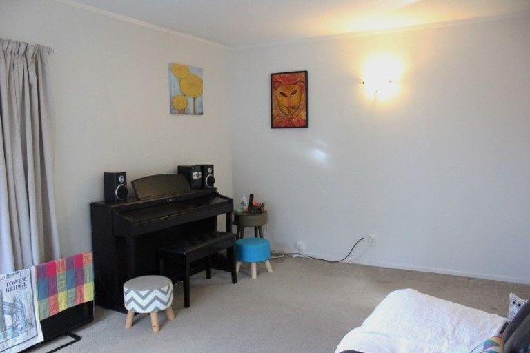 Photo of property in 2/123a Gossamer Drive, Pakuranga Heights, Auckland, 2010