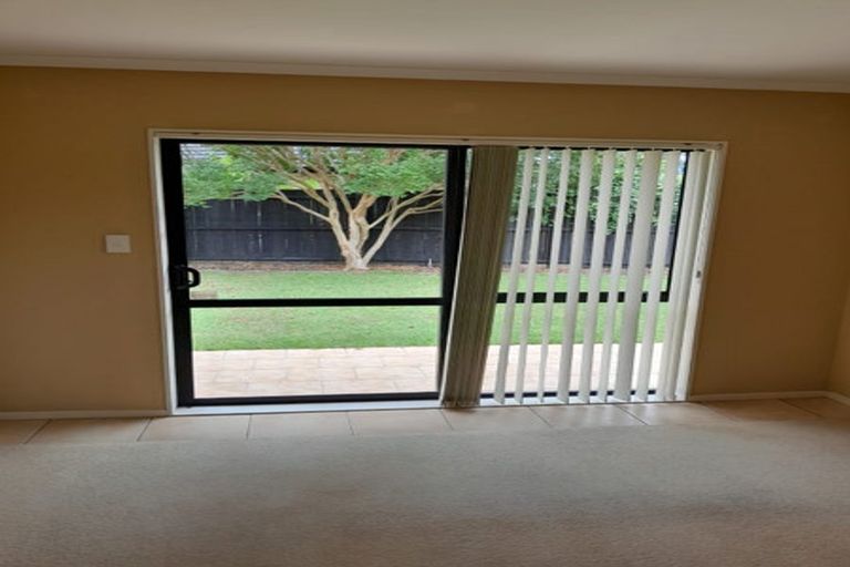 Photo of property in 6 Shankill Place, East Tamaki, Auckland, 2013