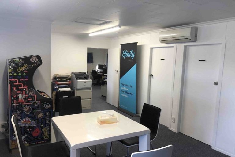 Photo of property in 100 Liardet Street, New Plymouth, 4310