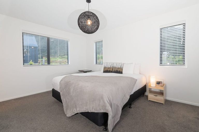 Photo of property in 47 Peregrine Falcon Road, Mount Creighton, Queenstown, 9371