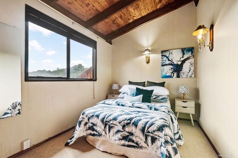 Photo of property in 11 Hebe Place, Birkenhead, Auckland, 0626