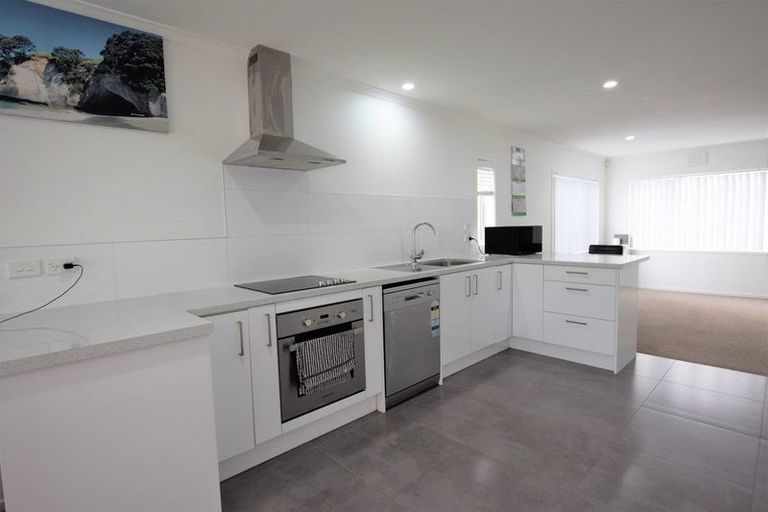 Photo of property in 1/67a Metcalfe Road, Ranui, Auckland, 0612