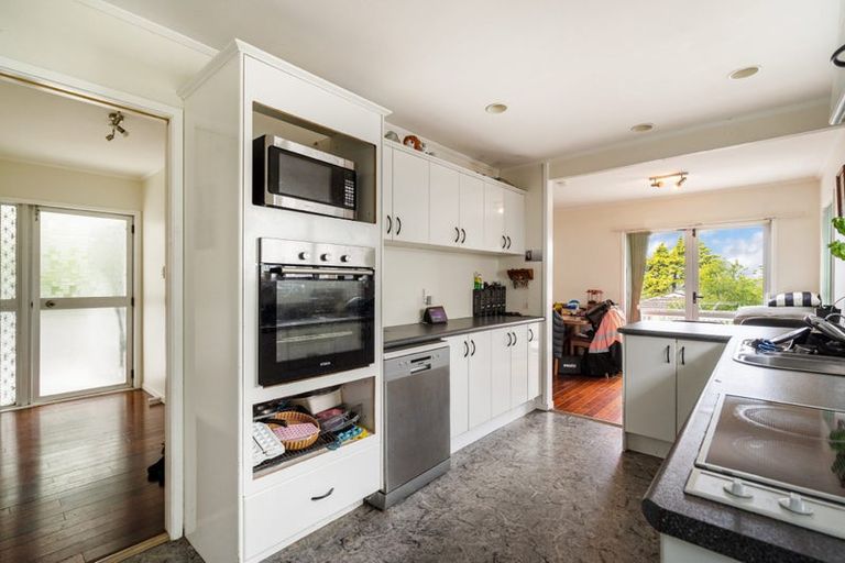 Photo of property in 13 Celeste Place, Totara Vale, Auckland, 0627