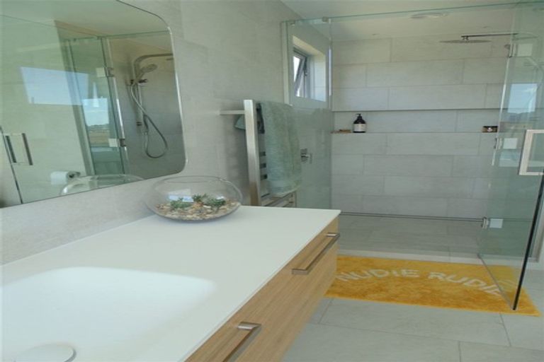 Photo of property in 16 Ngaroma Crescent, Whitianga, 3510