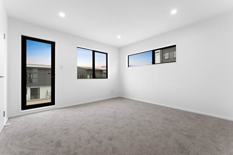 Photo of property in 18 Dotterel Place, Westgate, Auckland, 0614