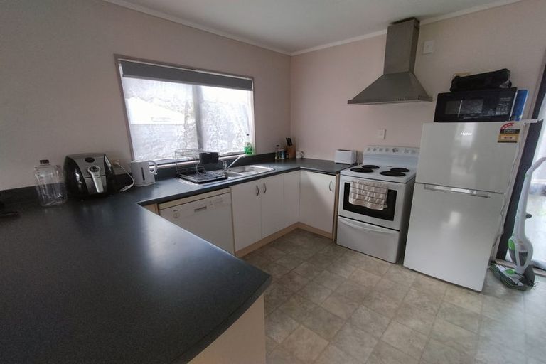 Photo of property in 33 Mackenzie Street, Te Atatu South, Auckland, 0610