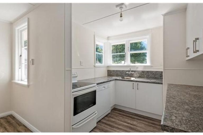 Photo of property in 34 Roche Avenue, Upper Riccarton, Christchurch, 8041