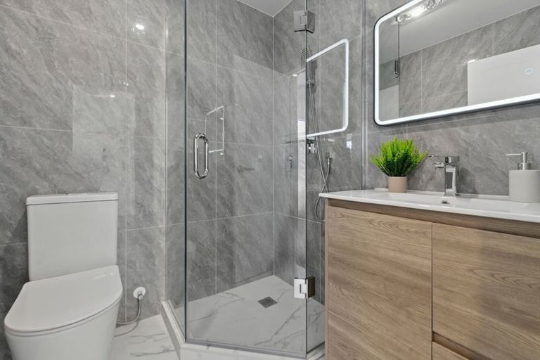 Photo of property in 2/12 William Street, Mangere East, Auckland, 2024