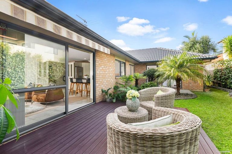 Photo of property in 35 Newbliss Crescent, East Tamaki Heights, Auckland, 2016