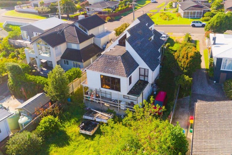 Photo of property in 122 Seaview Road, Paraparaumu Beach, Paraparaumu, 5032