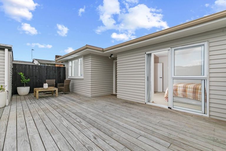 Photo of property in 28 Kingdale Road, Henderson, Auckland, 0610