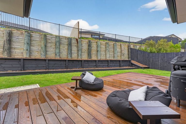 Photo of property in 4 Porokaiwhiri Avenue, Helensville, 0800