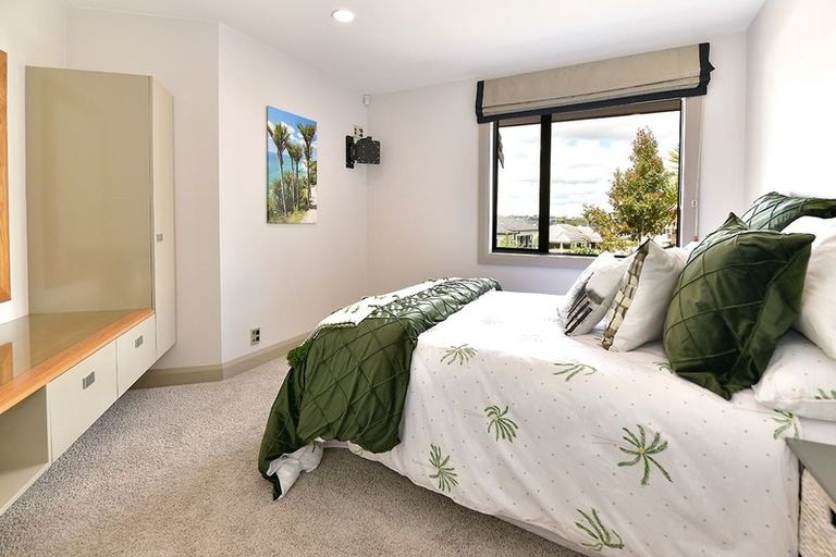 Photo of property in 37 Grovenor Drive, Orewa, 0931