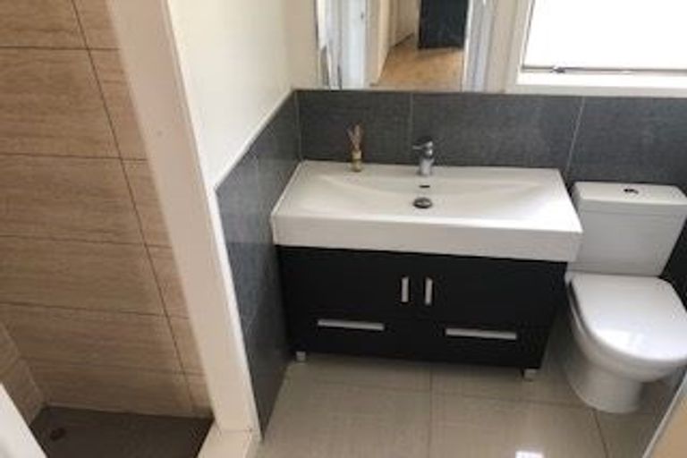 Photo of property in 9 Lysander Crescent, Beach Haven, Auckland, 0626