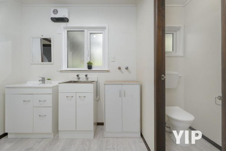 Photo of property in 15f2 Bloomsbury Grove, Newlands, Wellington, 6037