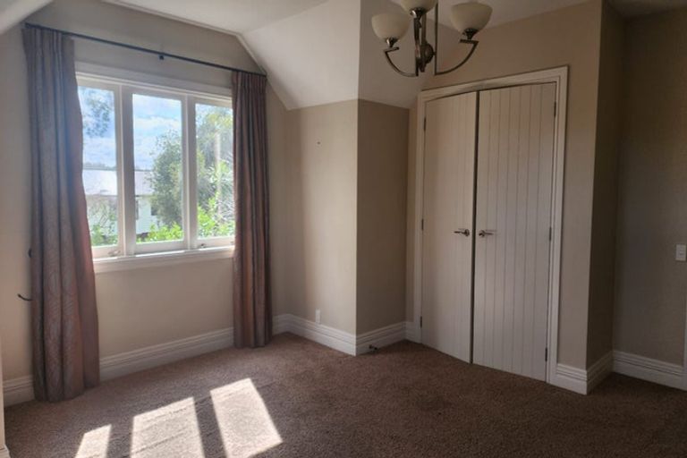 Photo of property in 186 Boord Crescent, Kumeu, 0891