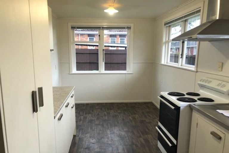 Photo of property in 3166 Great North Road, New Lynn, Auckland, 0600