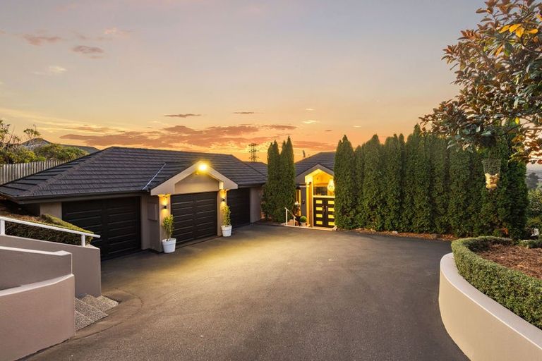 Photo of property in 16 Highcrest Heights, Westmorland, Christchurch, 8025