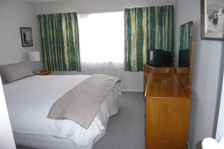 Photo of property in 1 Mangorei Road, Merrilands, New Plymouth, 4312