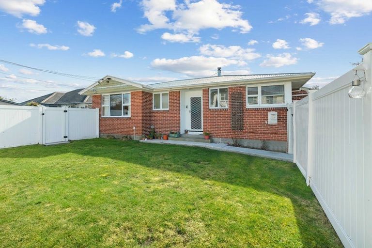 Photo of property in 14 Claxton Place, Saint Martins, Christchurch, 8022
