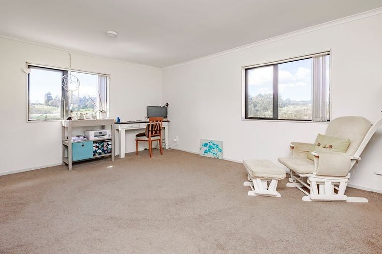 Photo of property in 121 Keri Vista Rise, Papakura, 2110