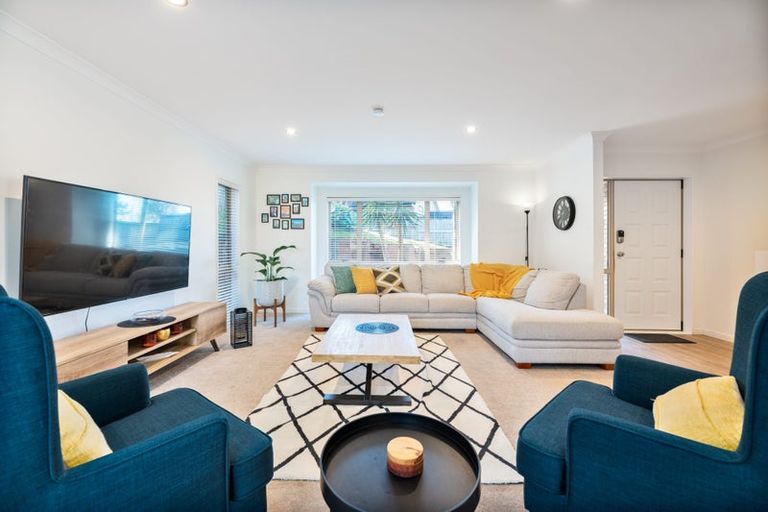 Photo of property in 55 Helleur Road, Massey, Auckland, 0614