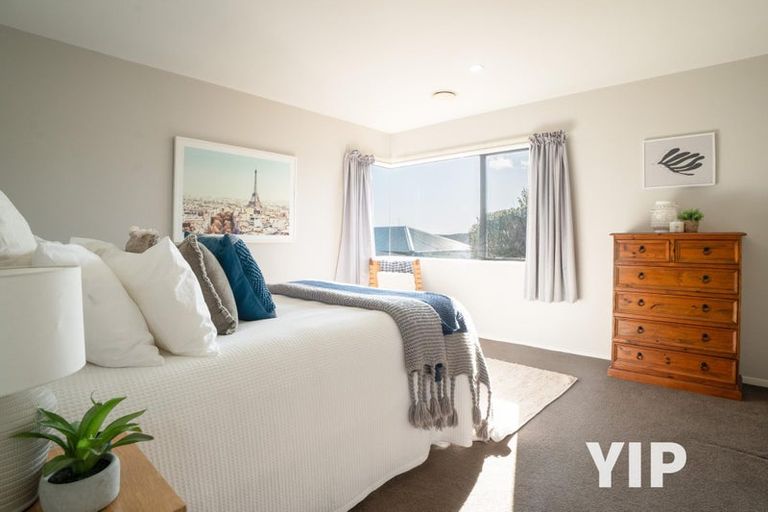 Photo of property in 15b Kinapori Terrace, Newlands, Wellington, 6037