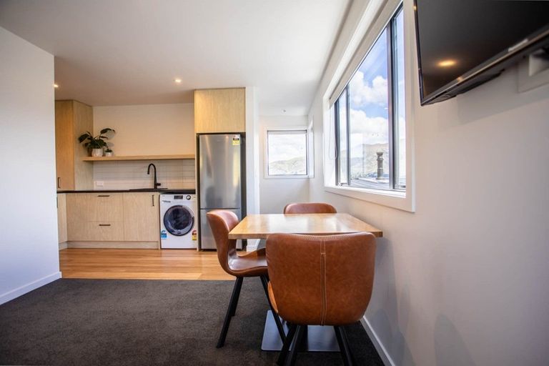 Photo of property in 31 Kirimoko Crescent, Wanaka, 9305