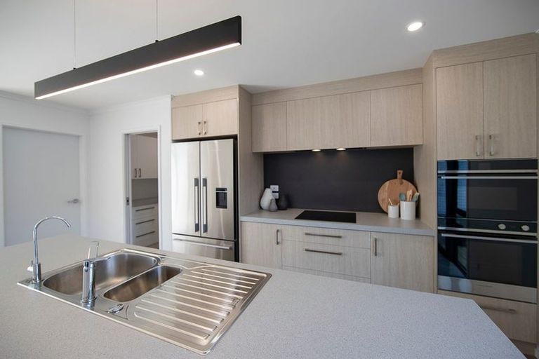 Photo of property in 27 Te Piriti Road, One Tree Point, 0118