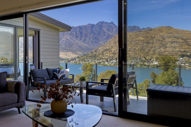 Photo of property in 8 Goldrush Way, Queenstown, 9300