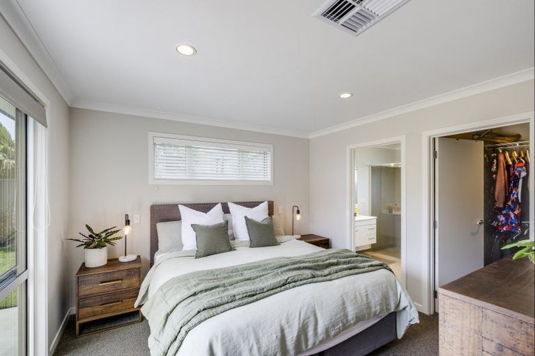 Photo of property in 17 Aoraki Road, Poraiti, Napier, 4112