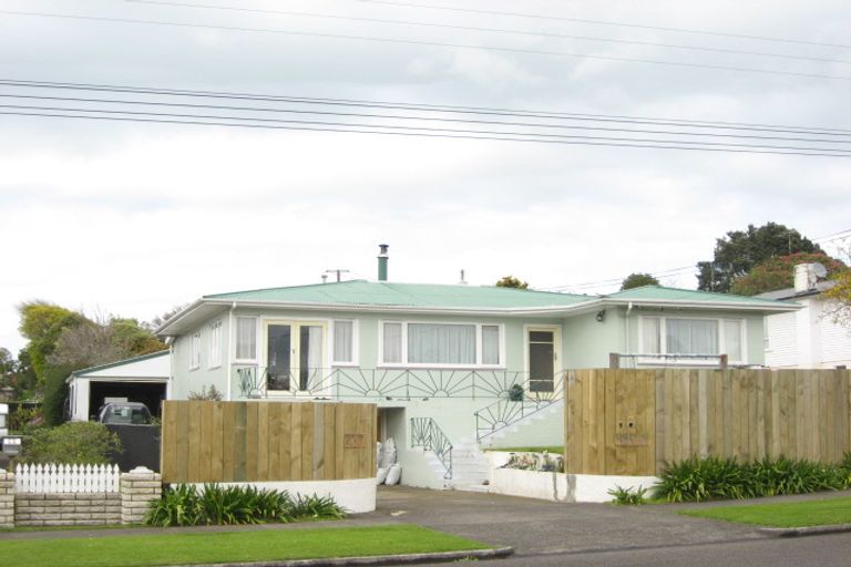 Photo of property in 22 Cowling Road, Hurdon, New Plymouth, 4310