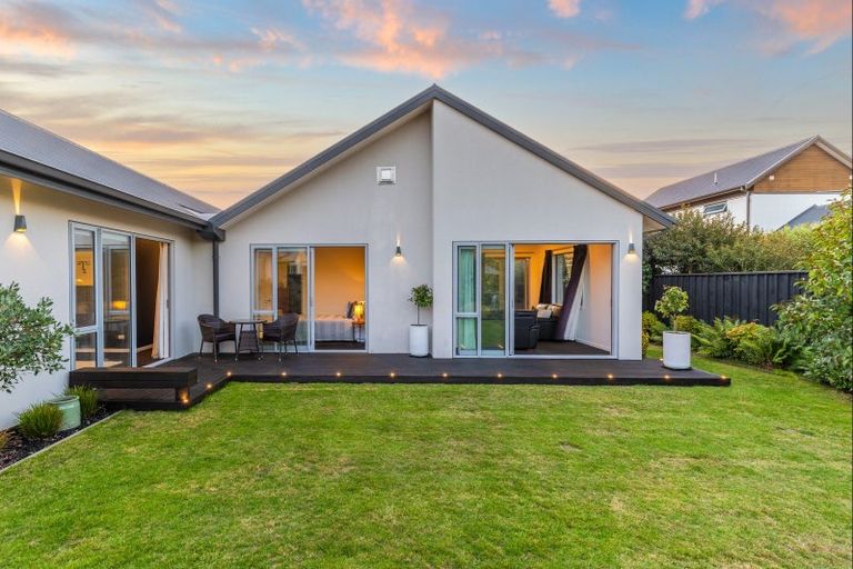 Photo of property in 26 Waitikiri Square, Parklands, Christchurch, 8083