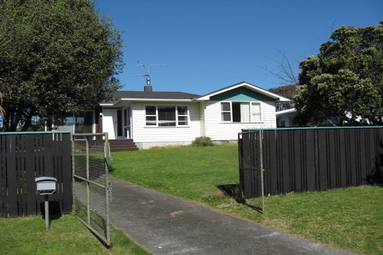 Photo of property in 16 Hollis Road, Paraparaumu Beach, Paraparaumu, 5032