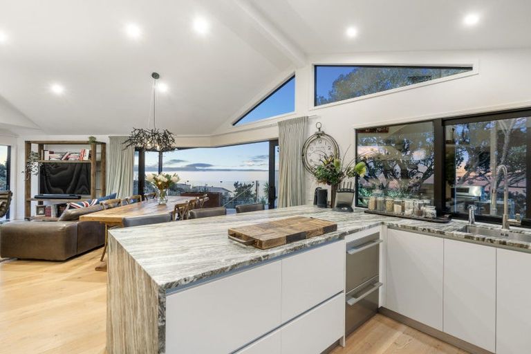 Photo of property in 86 Vipond Road, Stanmore Bay, Whangaparaoa, 0932
