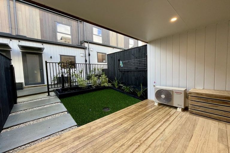 Photo of property in 10/506 Glenfield Road, Bayview, Auckland, 0629