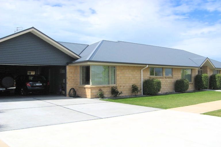 Photo of property in 25 Richard Seddon Drive, Northwood, Christchurch, 8051