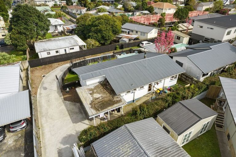 Photo of property in 61 Graham Avenue, Te Atatu Peninsula, Auckland, 0610