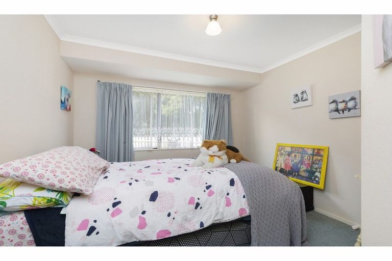 Photo of property in 2 Awaroa Stream Drive, Waiuku, 2123