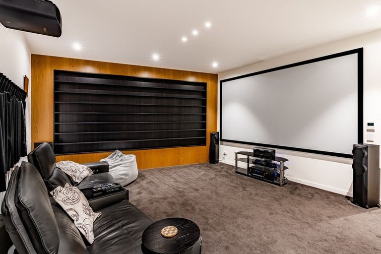 Photo of property in 11 Laguna Place, Matakatia, Whangaparaoa, 0930