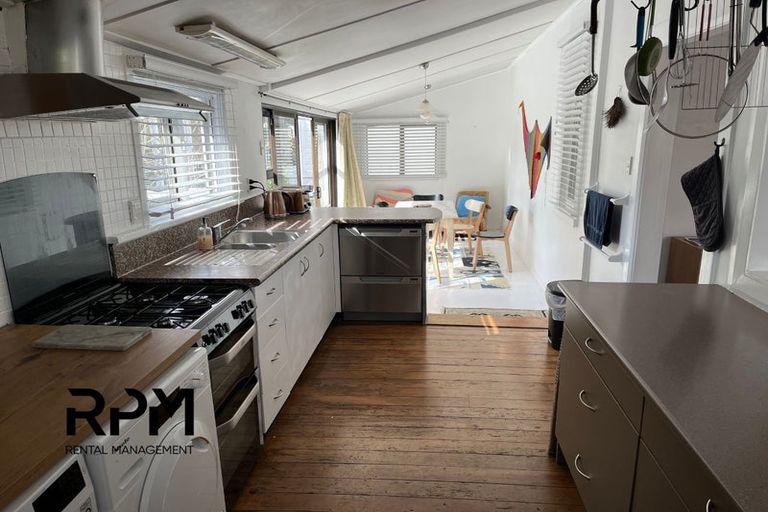 Photo of property in 21 Gilbert Street, New Plymouth, 4310