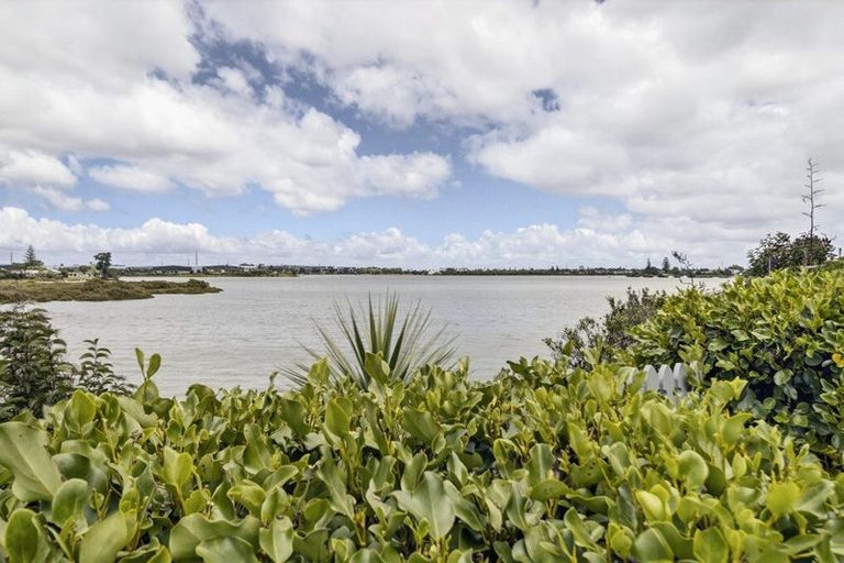 Photo of property in 48 Aurea Avenue, Pakuranga, Auckland, 2010