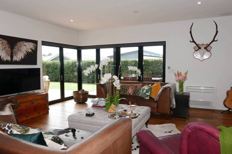 Photo of property in 1 Rostrevor Place, Mairehau, Christchurch, 8052